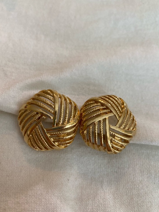 Jewelry - Open Design Vintage Clip on Earrings